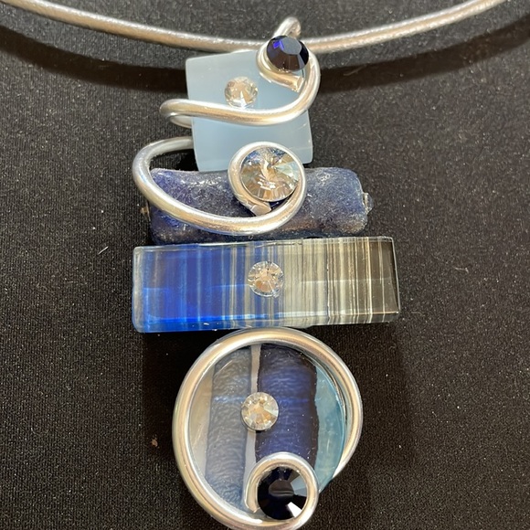 Chunky necklace with gray leather cord and blue crystal embellishment. Cute - Picture 2 of 2